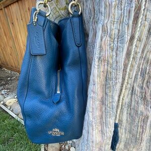 Preloved Coach blue pebbled leather shoulder bag